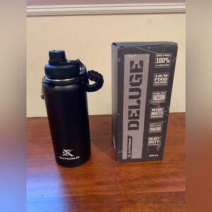 NWT Extremus Deluge Stainless Steel Water Bottle, Black, 32oz